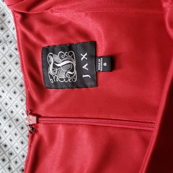 Dress - Picture 2 of 3